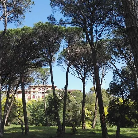 Valescure Prestigious Residence, 3 Golf Courses, & Sea Apartamento Saint-Raphaël